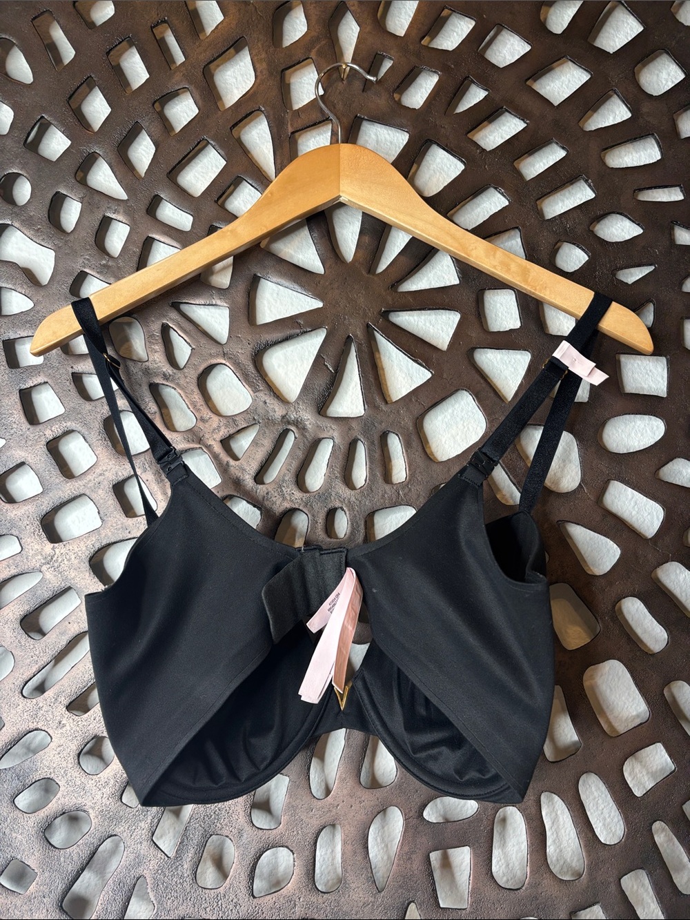 🖤 Victoria’s Secret Push-Up T-Shirt Bra 34DDD Black Lightly Padded🖤 - Picture 4 of 9